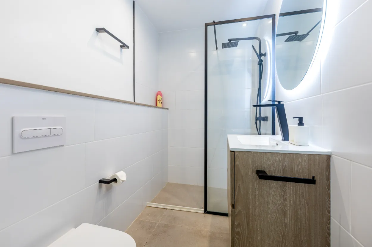Vista del Silencio - bathroom-with-shower-and-toilet